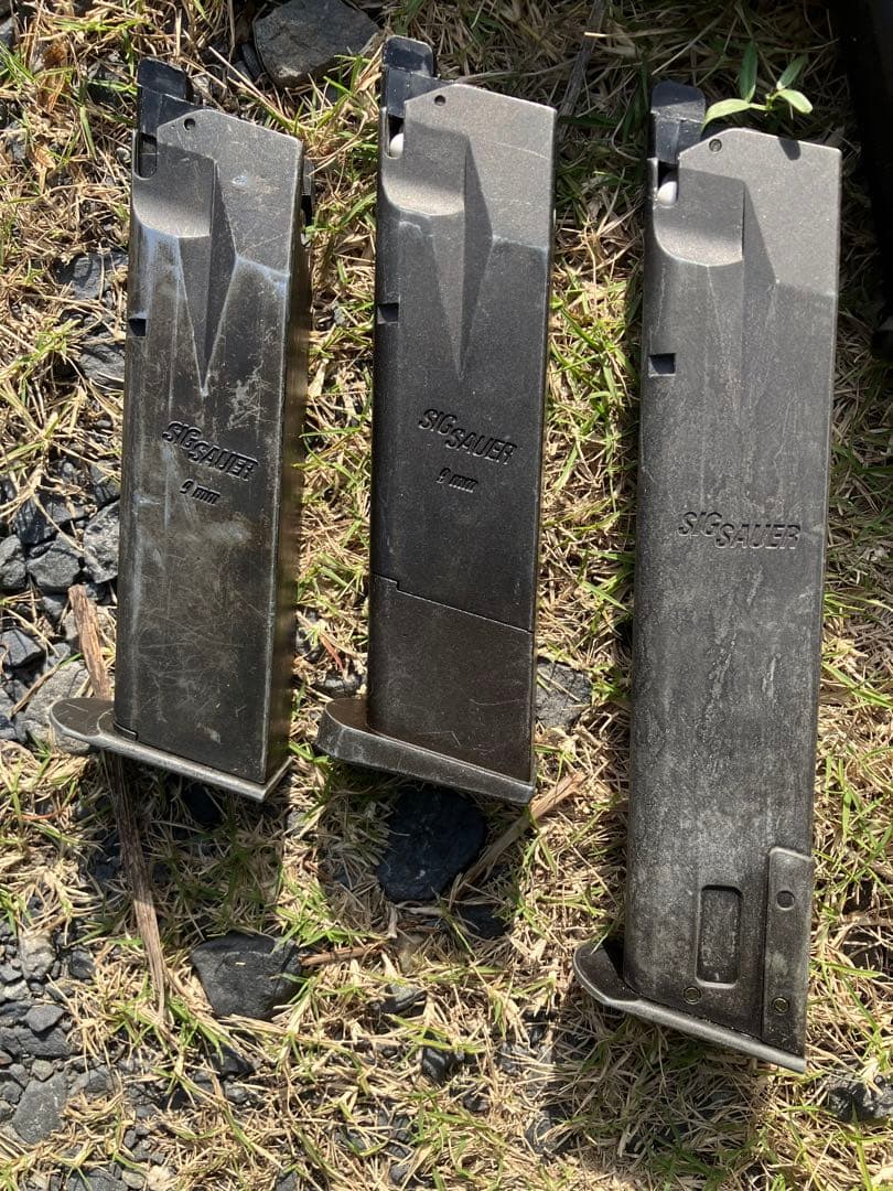 東京マルイ製ガスブローバックハンドガン　P226 中古　マガジン3本
