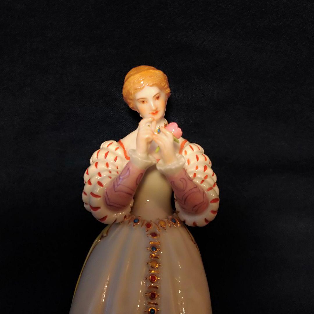 マイセン(Meissen)フィギュリン『薔薇を持つ女性』