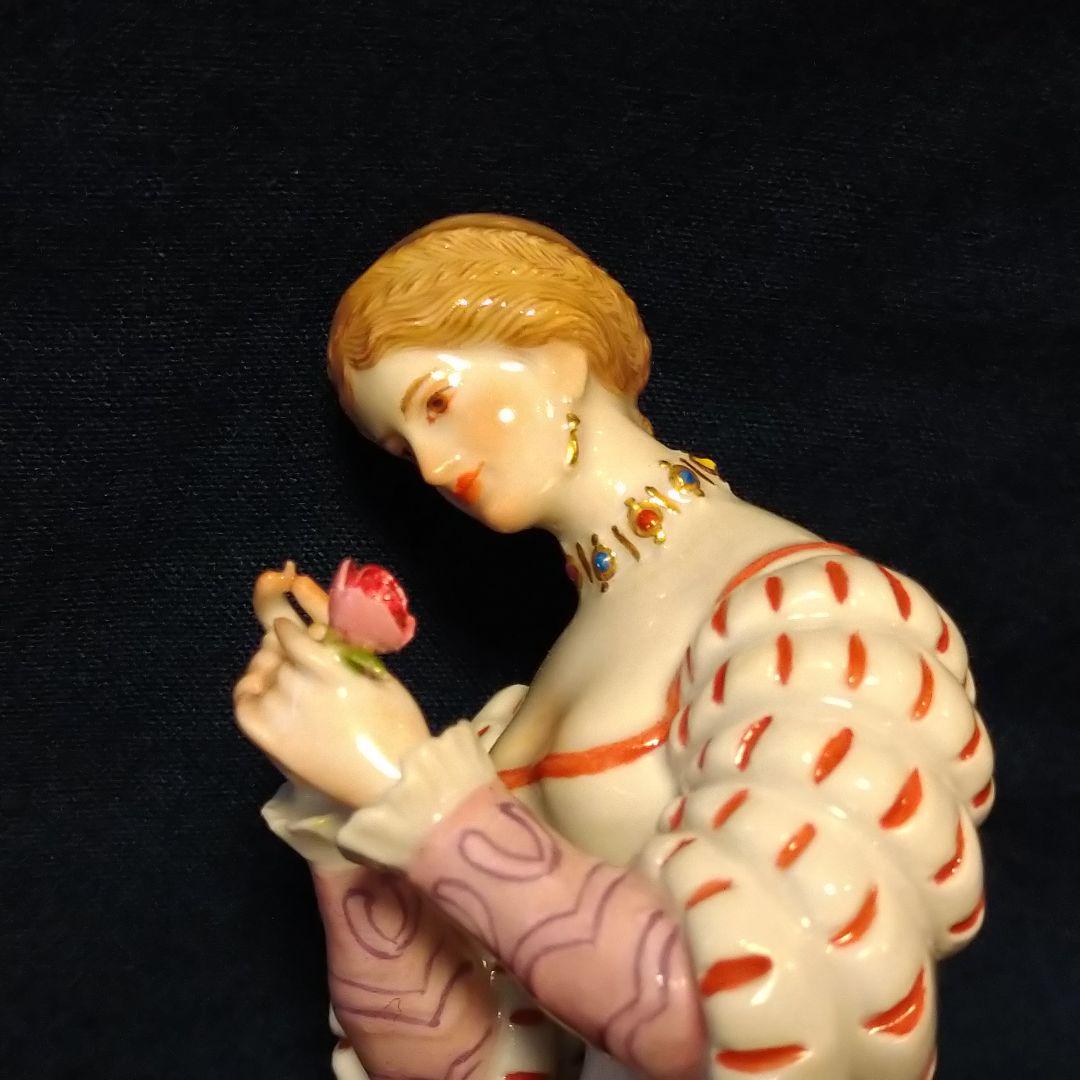 マイセン(Meissen)フィギュリン『薔薇を持つ女性』