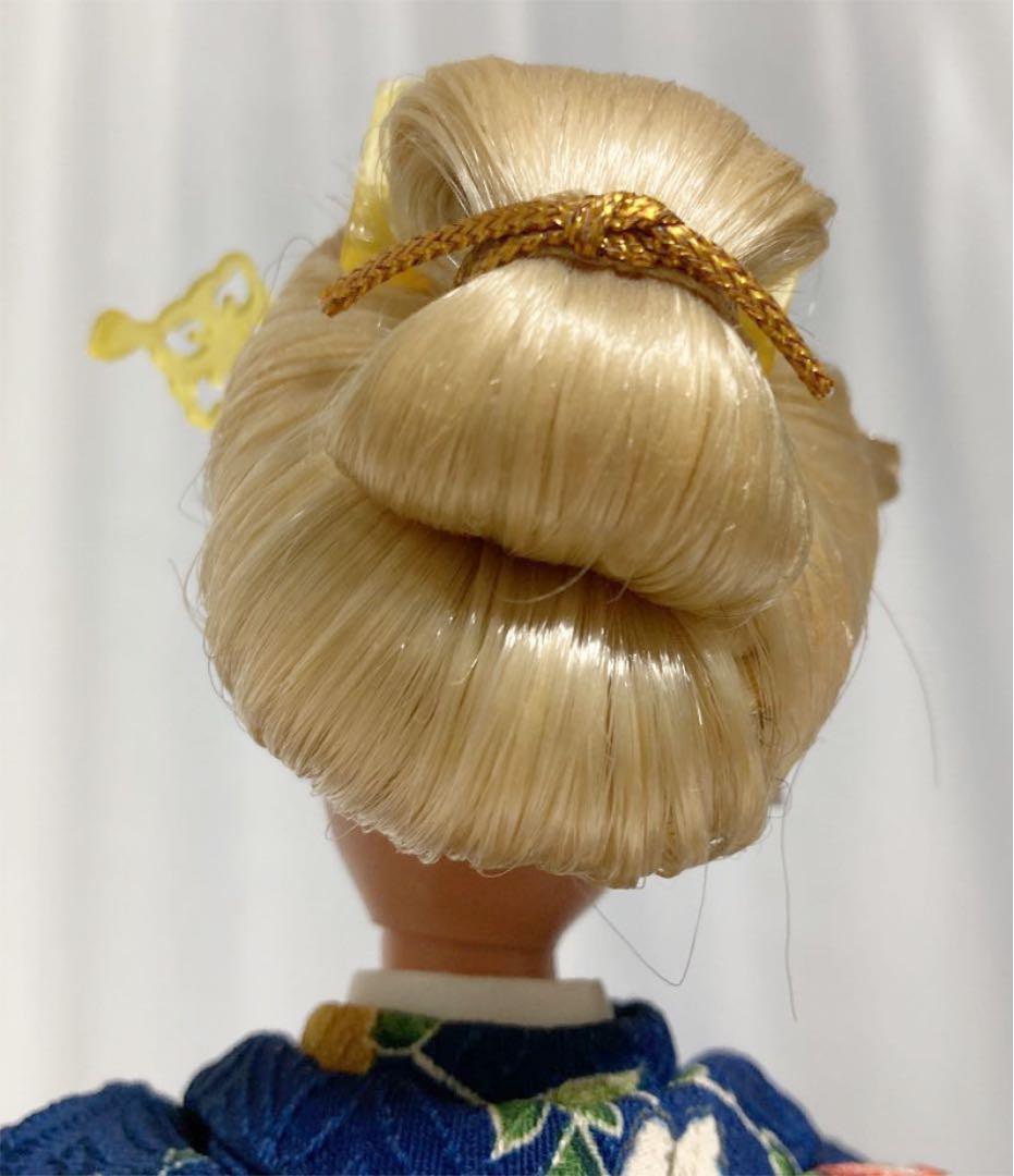 バービー　日本髪(実際の美容院)で結ってもらった、手作りの着物セットをお召しです