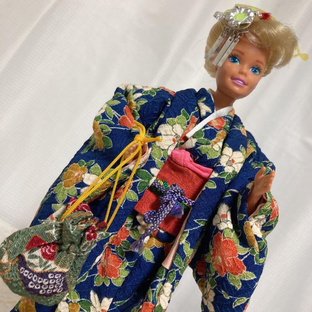 バービー　日本髪(実際の美容院)で結ってもらった、手作りの着物セットをお召しです