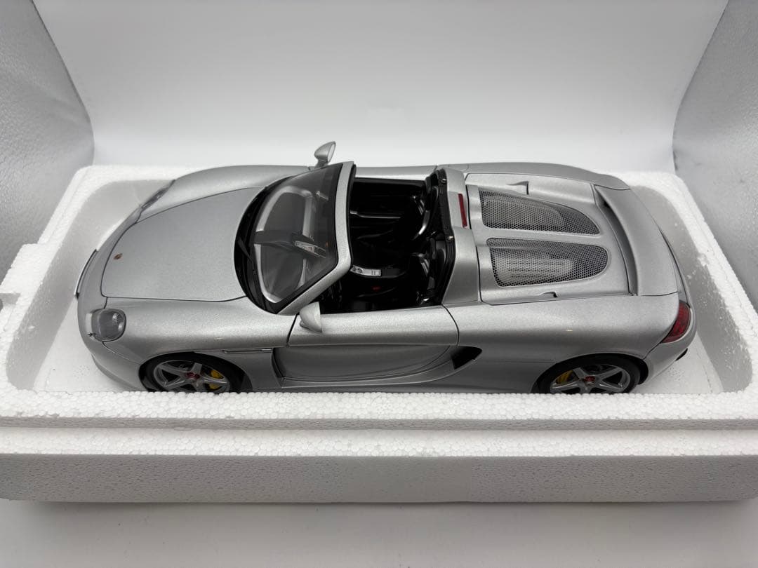 AUTO art Porsche Carrera GT ミニカー 1/18