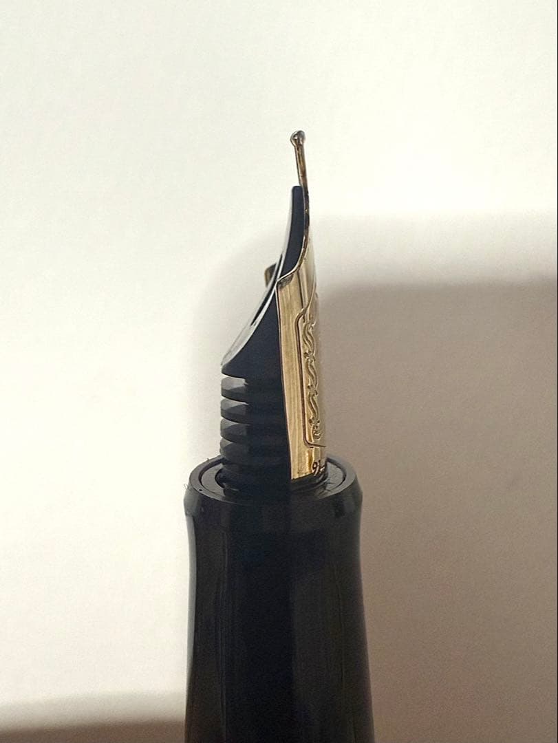 黒い万年筆 ペン先14k