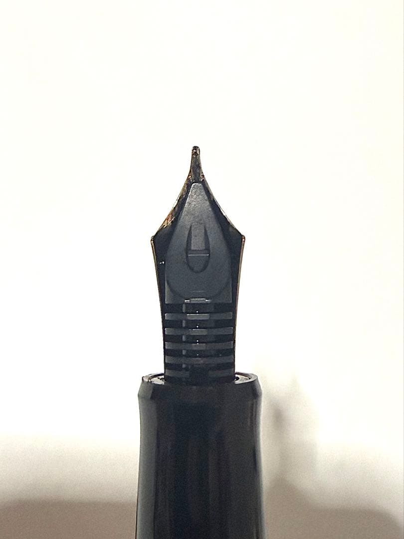 黒い万年筆 ペン先14k