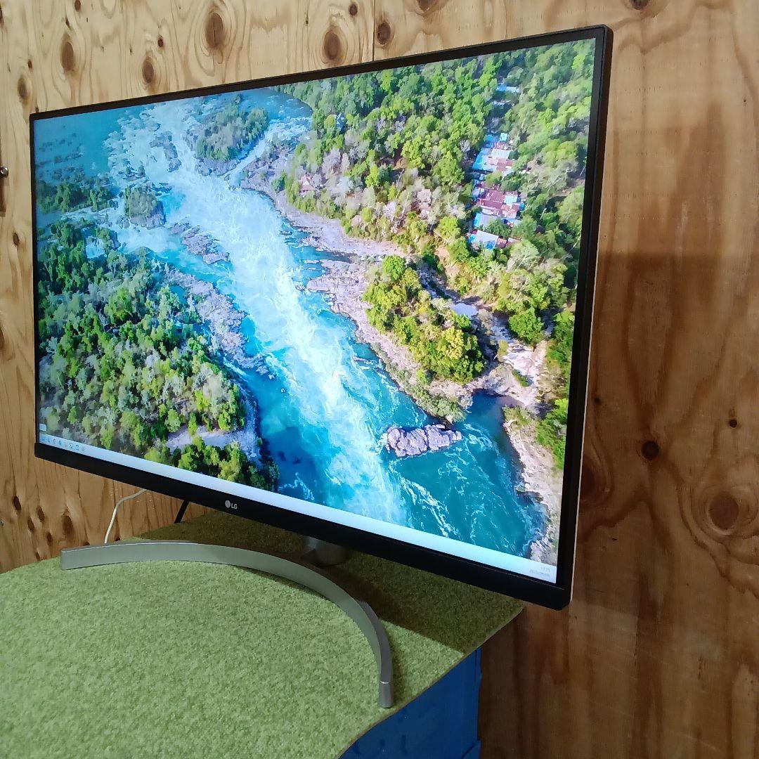 TOMO31.5インチ4K液晶モニターLG32UN550-W ①