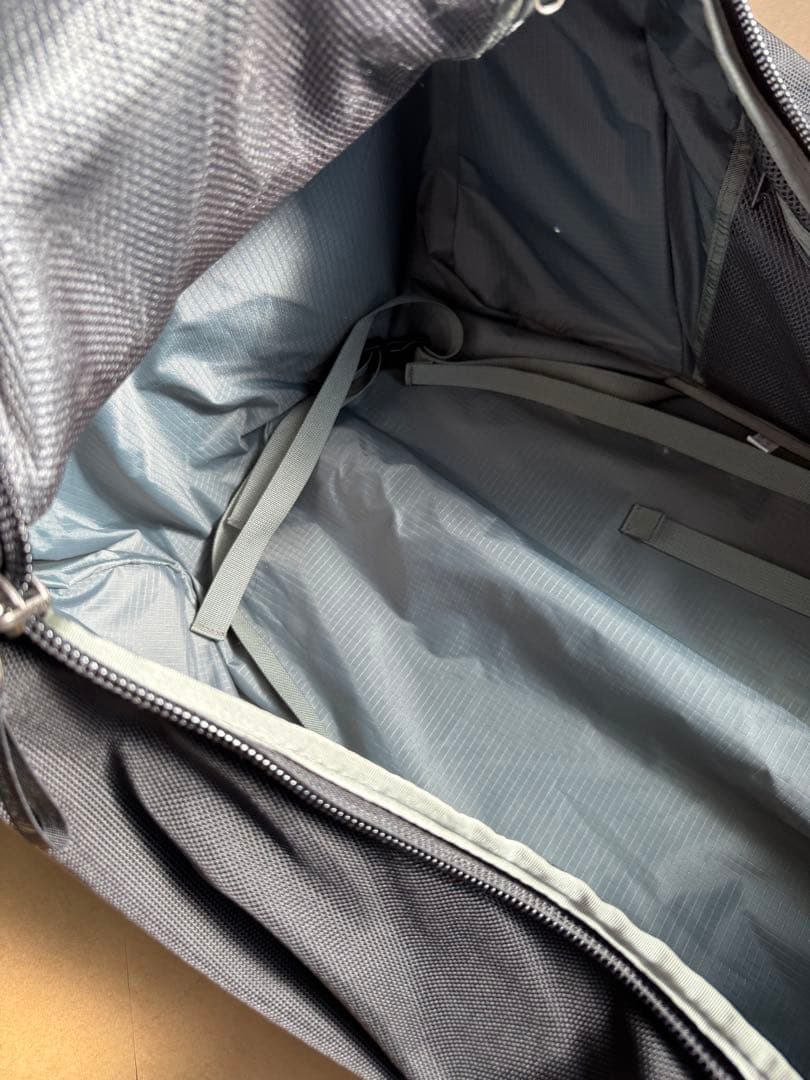 モンベル　ウィーリーダッフル80