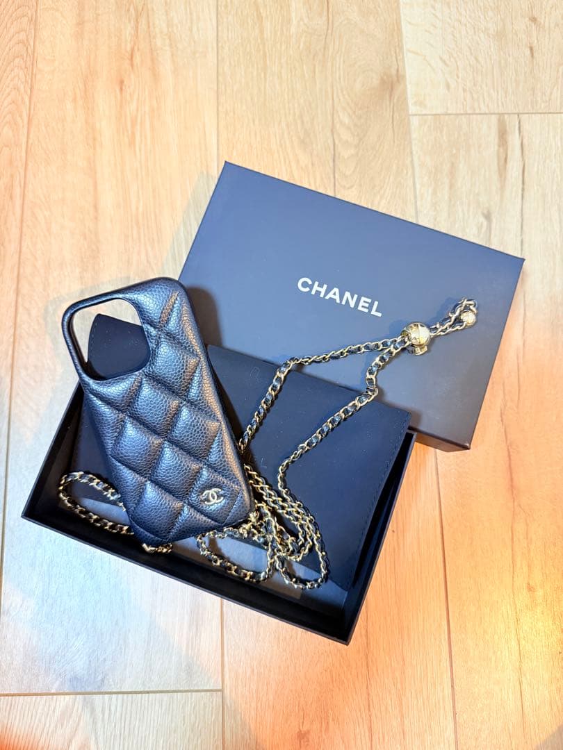 CHANEL iPhone16Proケース ブラック　キャビアスキン
