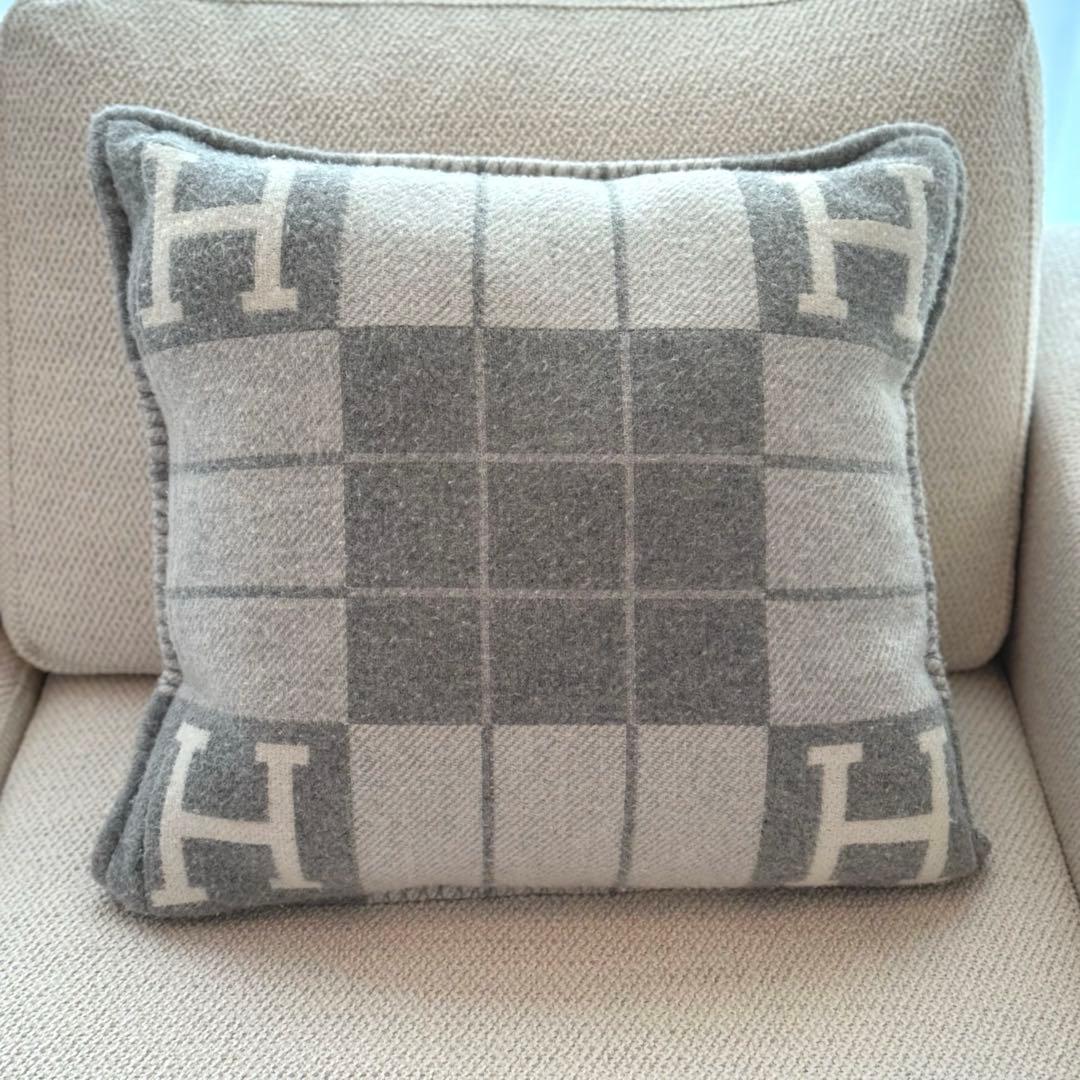 【箱付き】エルメス HERMES クッション アヴァロンIII PM グレー