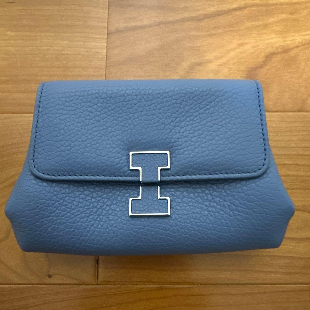 イアクッチ　二つ折り財布