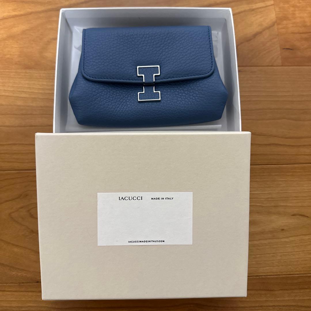 イアクッチ　二つ折り財布