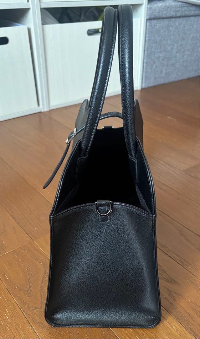MONOROW ブラック ハンドバッグ