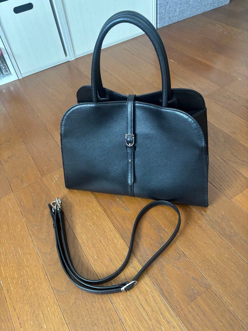 MONOROW ブラック ハンドバッグ