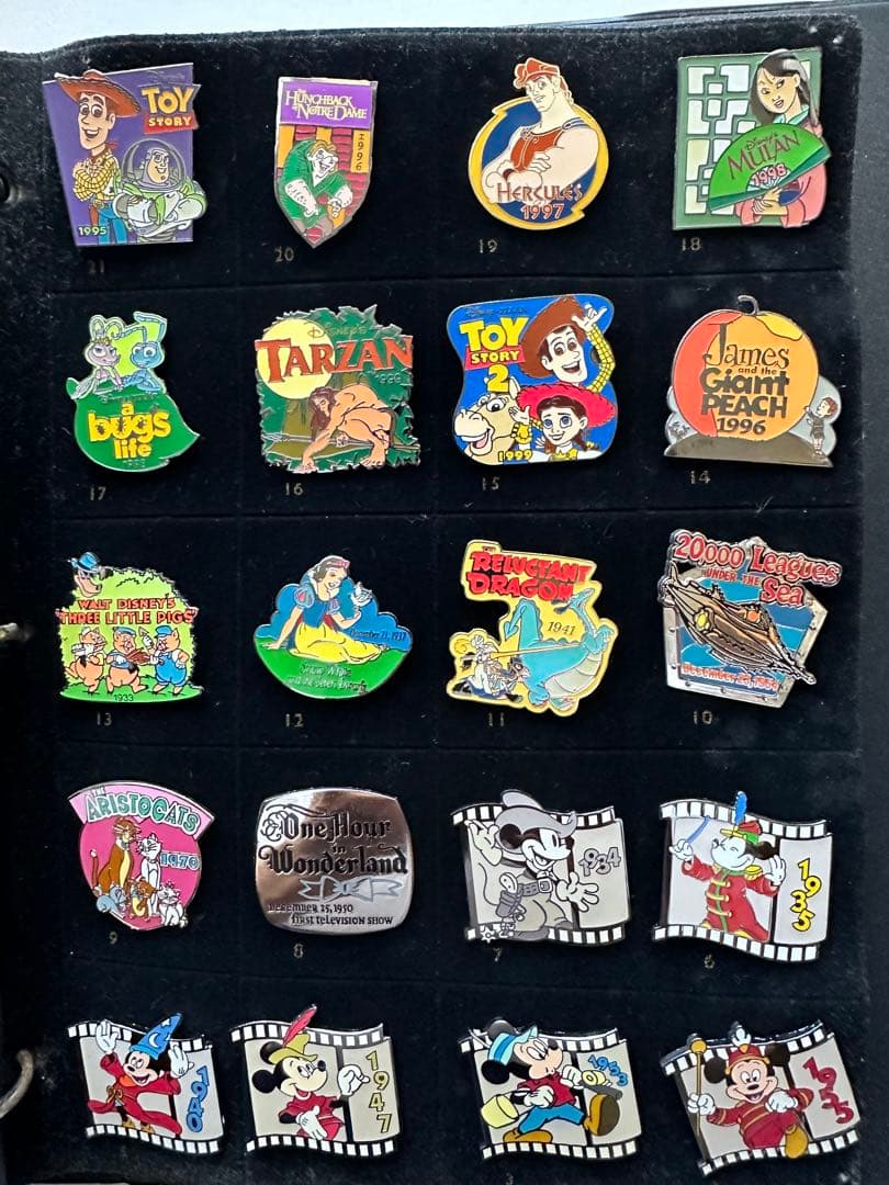 t*u様 ディズニーストアUSAカウントダウン・ミレニアム ピンバッジ コンプリ