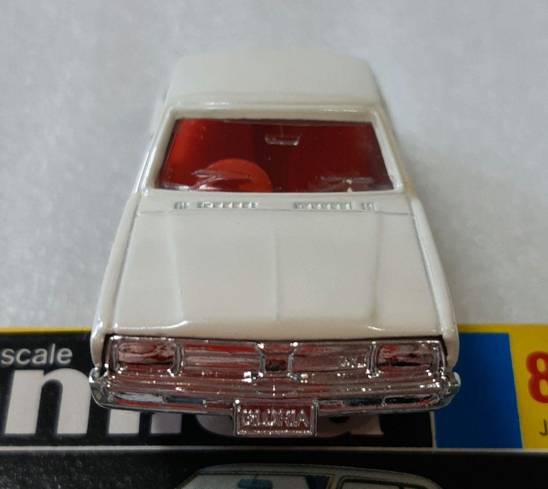 トミカ 85 ニッサン グロリア 2000 GX TOMY