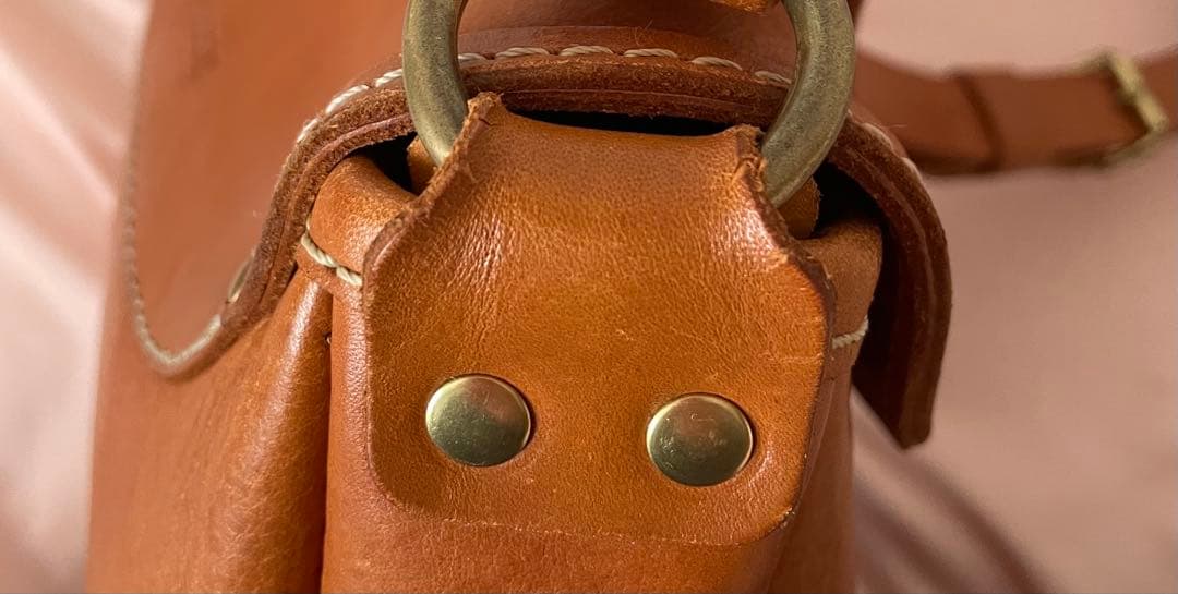 HERZ ソフトショルダーバッグ　ドイツホック留めCK-20 キャメル