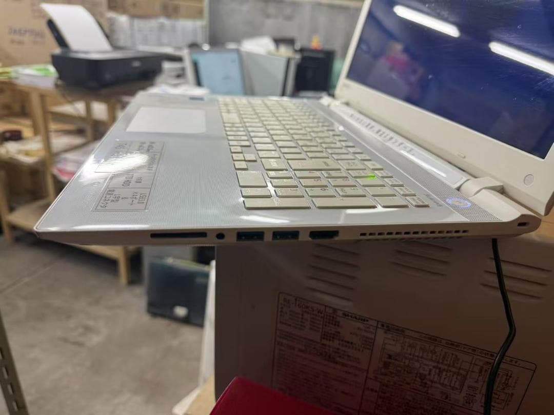 【中古】 東芝15.6 型 ノートパソコン ホワイト PT45VWP-SJA
