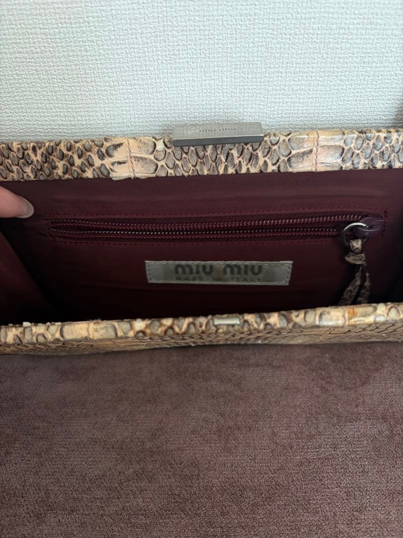 MIUMIU ヘビ革ショルダーバッグ