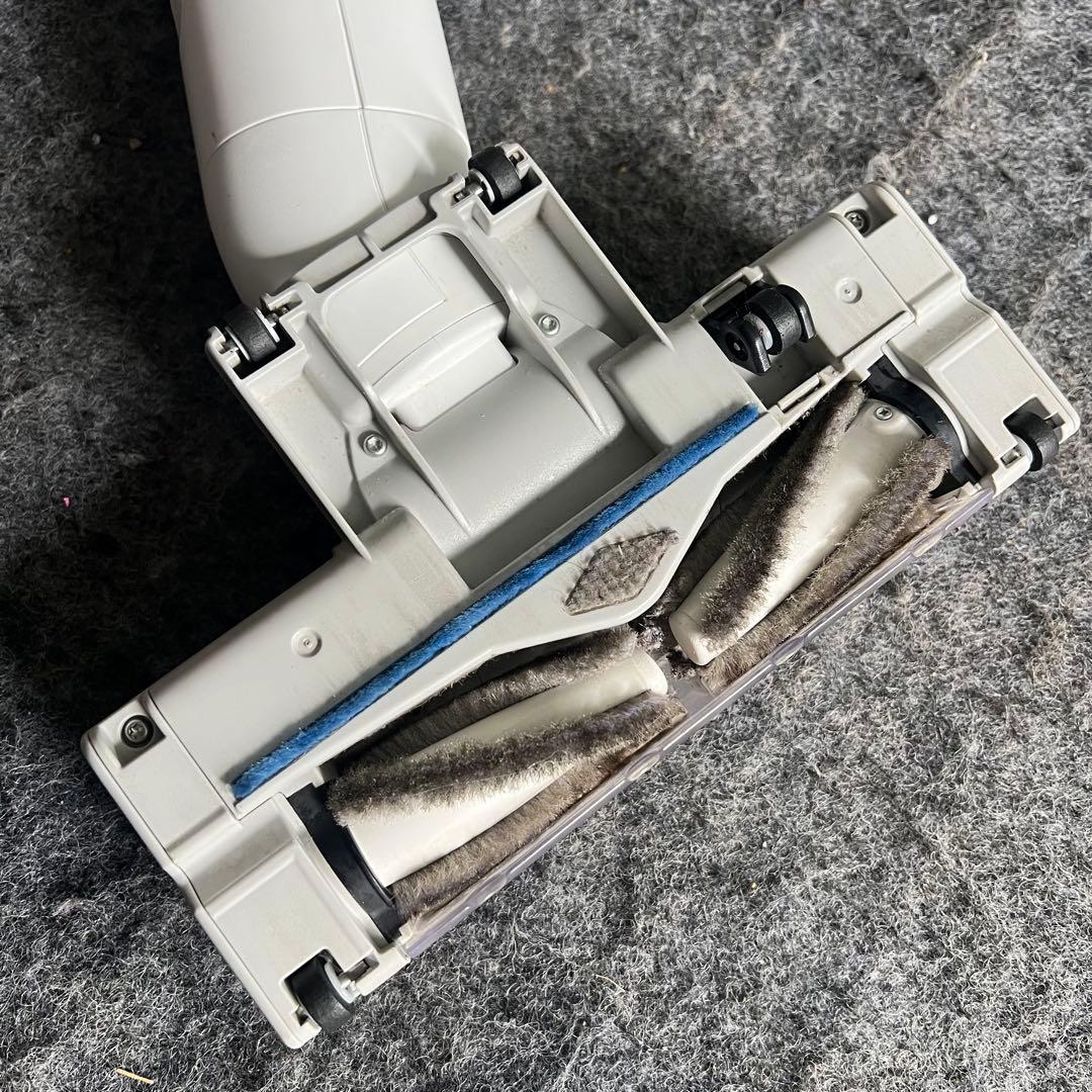 E57激安早い者勝ち✨　Panasonic コードレスクリーナー 掃除機　新生活