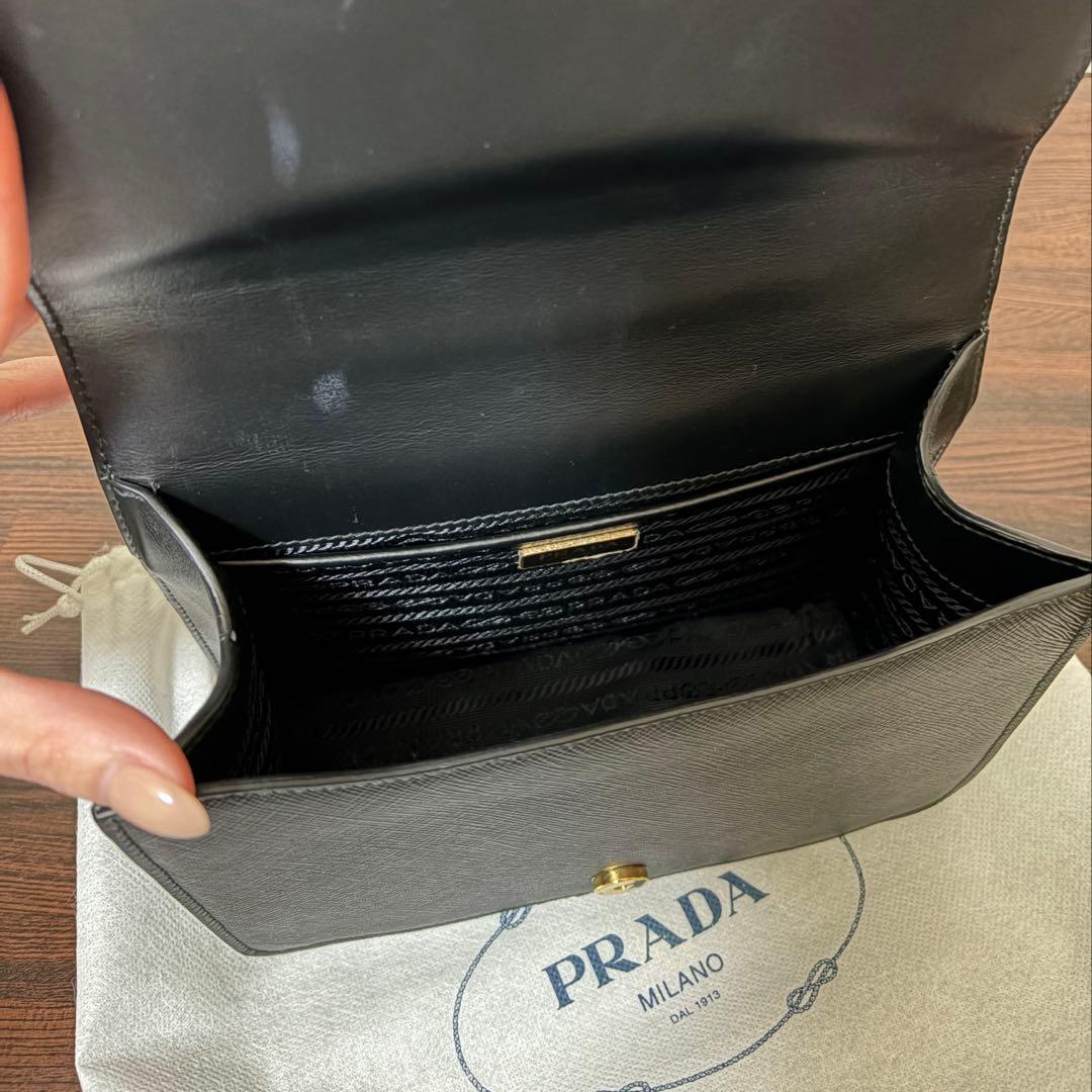 PRADA ブラックレザー ショルダーバッグ