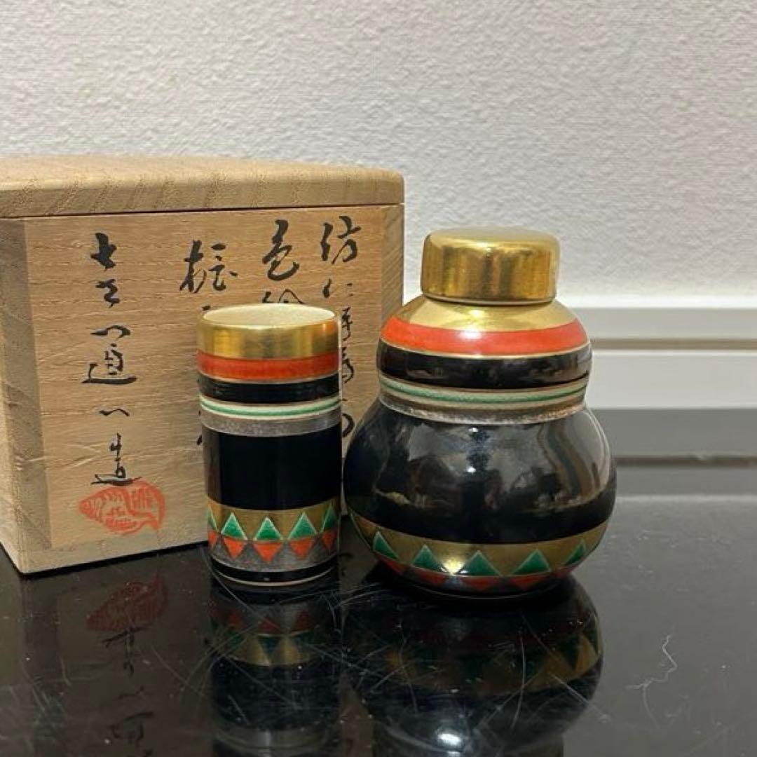 道八　模仁清色絵独楽図振出と茶巾筒