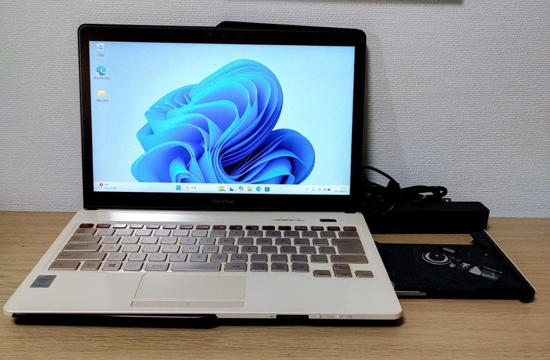 FUJITSU LIFEBOOK Corei5 メモリ8GB SSD512GB