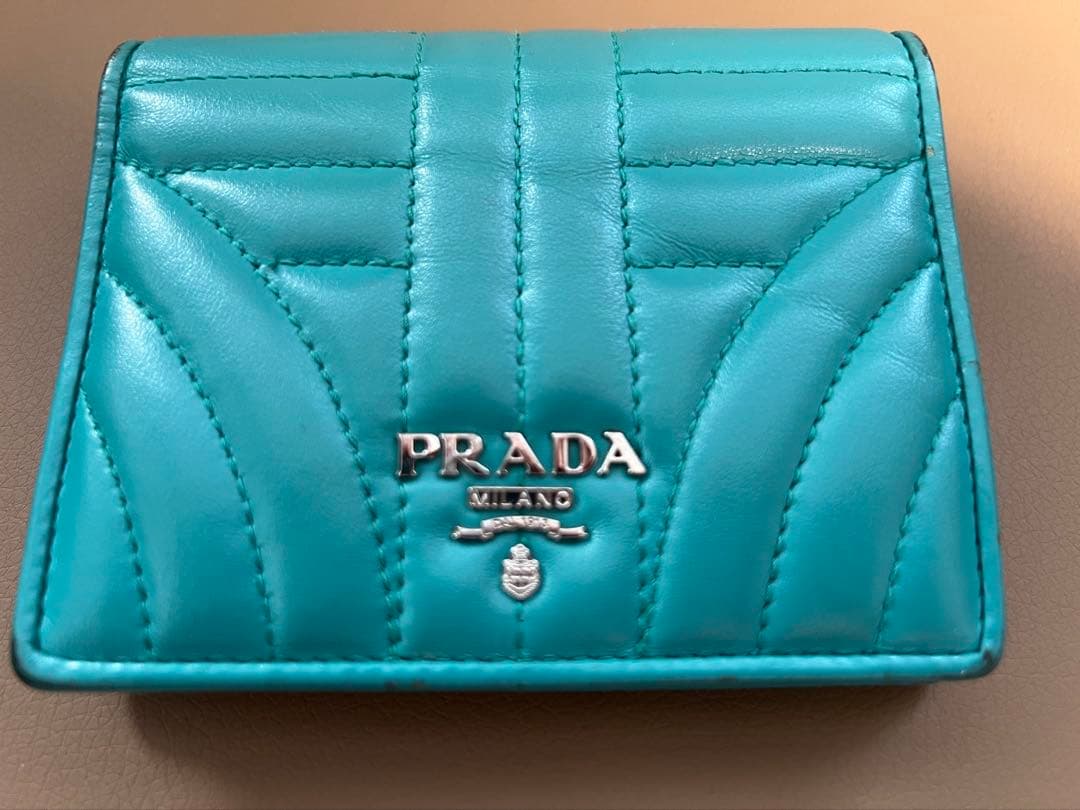 ★PRADA 折り財布　キルティング　水色★