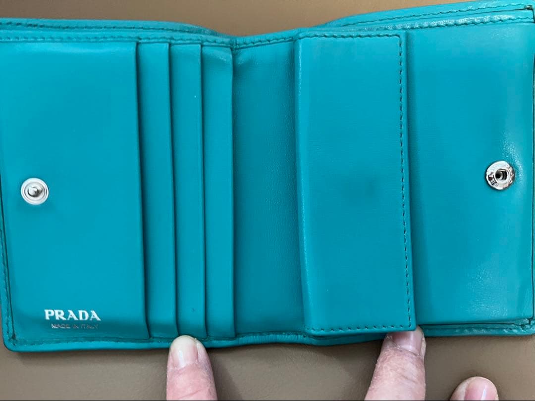 ★PRADA 折り財布　キルティング　水色★