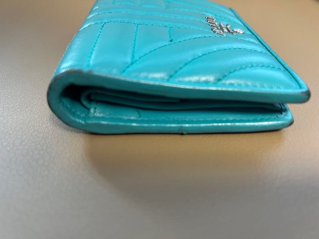 ★PRADA 折り財布　キルティング　水色★
