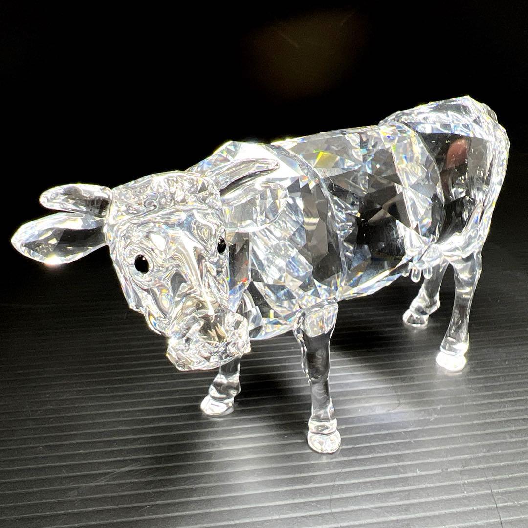 スワロフスキー　うし置物　横幅約11㎝　東Y7-0730⭐︎1Fタカチ