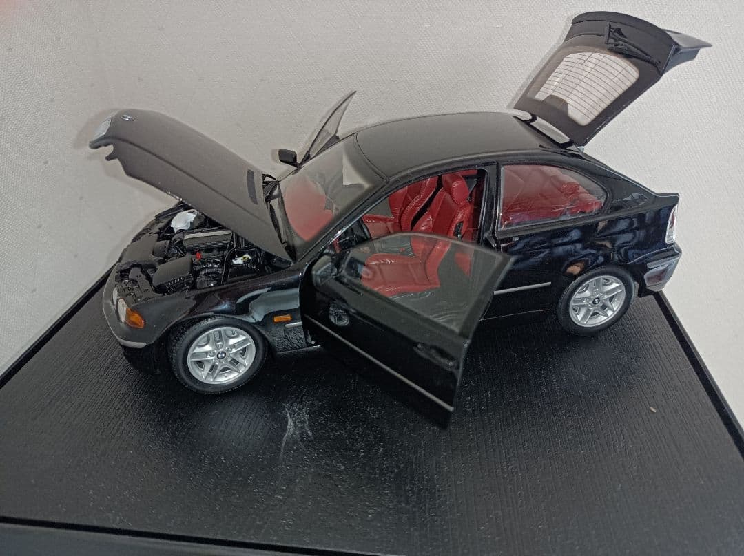 BMW e46 325ti 1/18ミニカー
