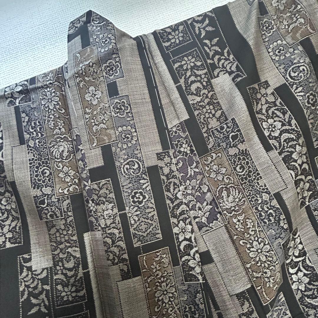 未使用品　細かな絣り！　モダン　花更紗柄　本場泥大島紬　９マルキ　着物　５１８