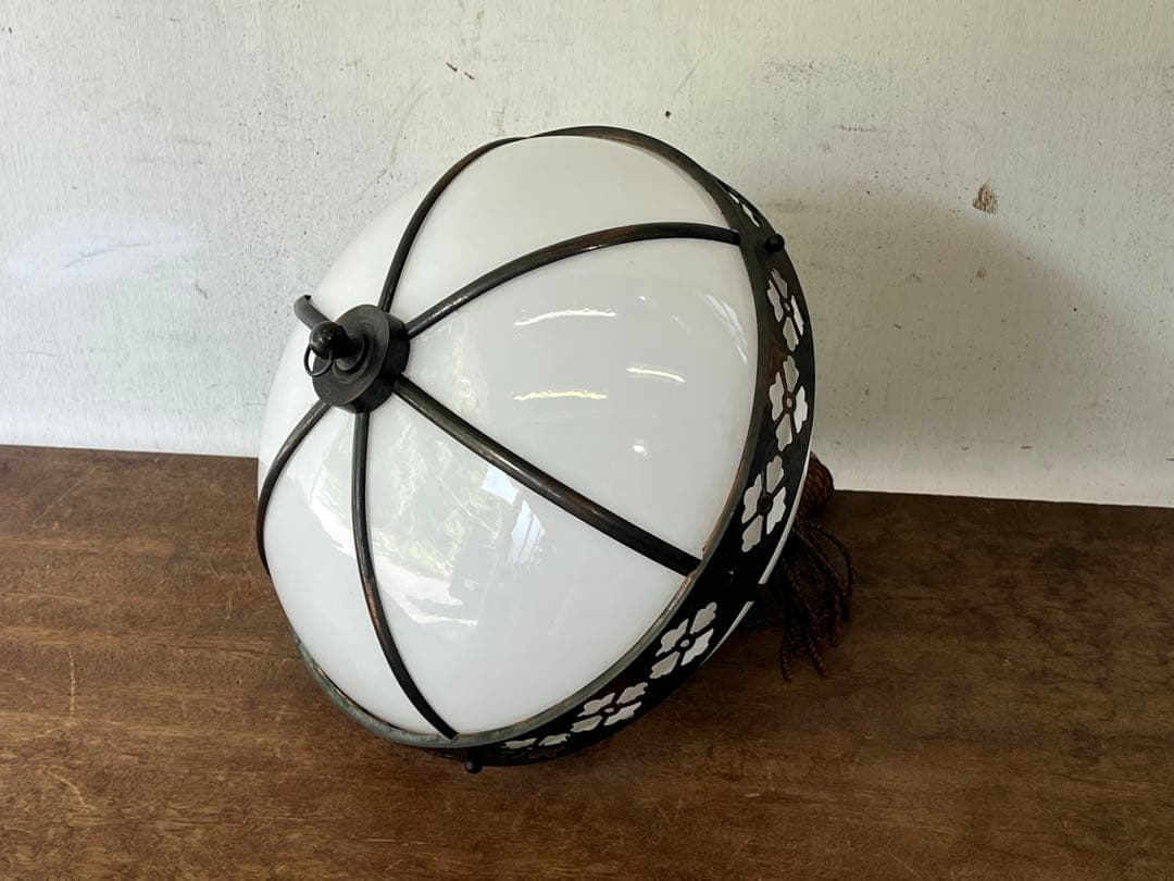 り*ん様 アンティーク白いガラスシェードの照明器具 天井照明 ペンダントライト