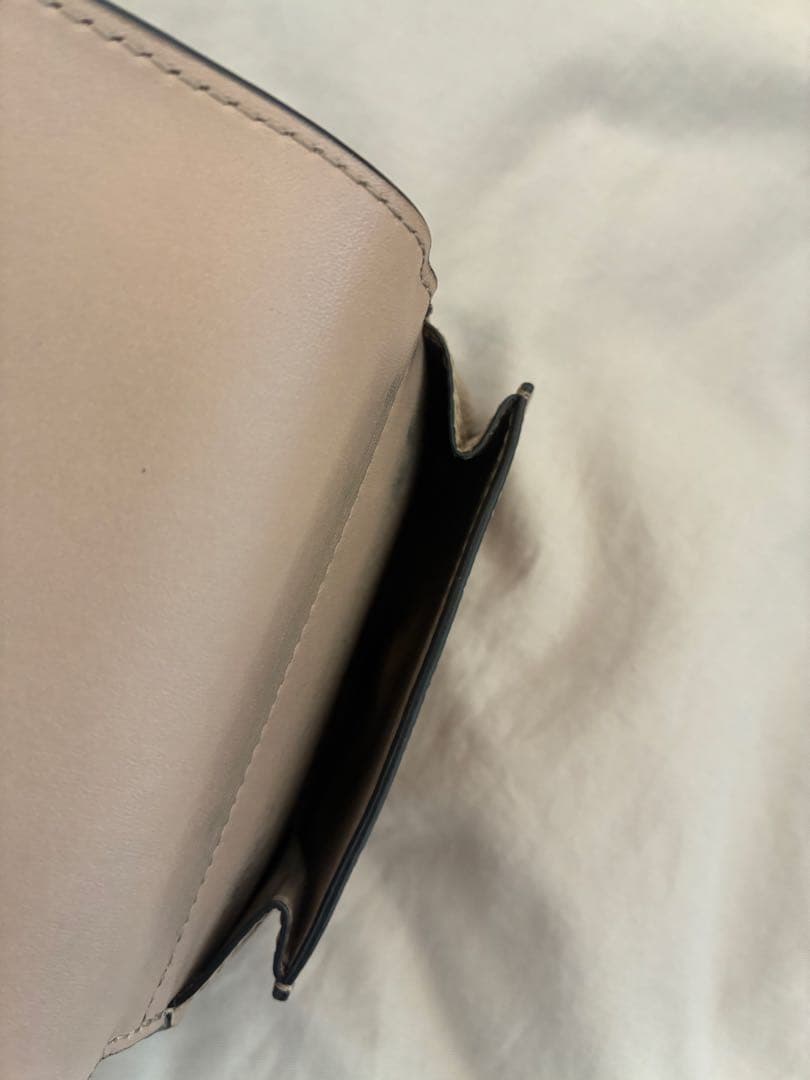 ロエベ　三つ折り財布　トライフォールドウォレット　サンド　ベージュ　アナグラ