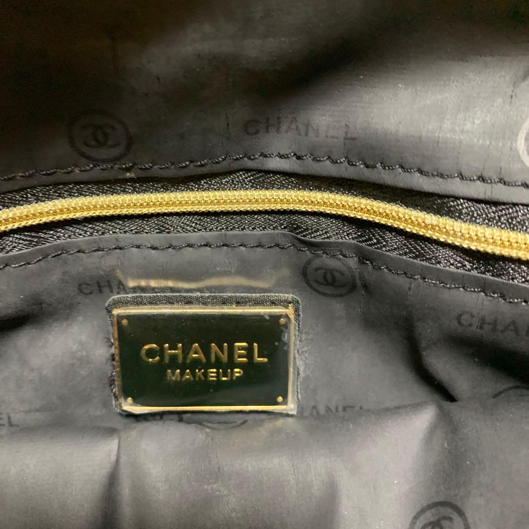 CHANEL ノベルティ　ブラック ショルダーバッグ　斜めがけ