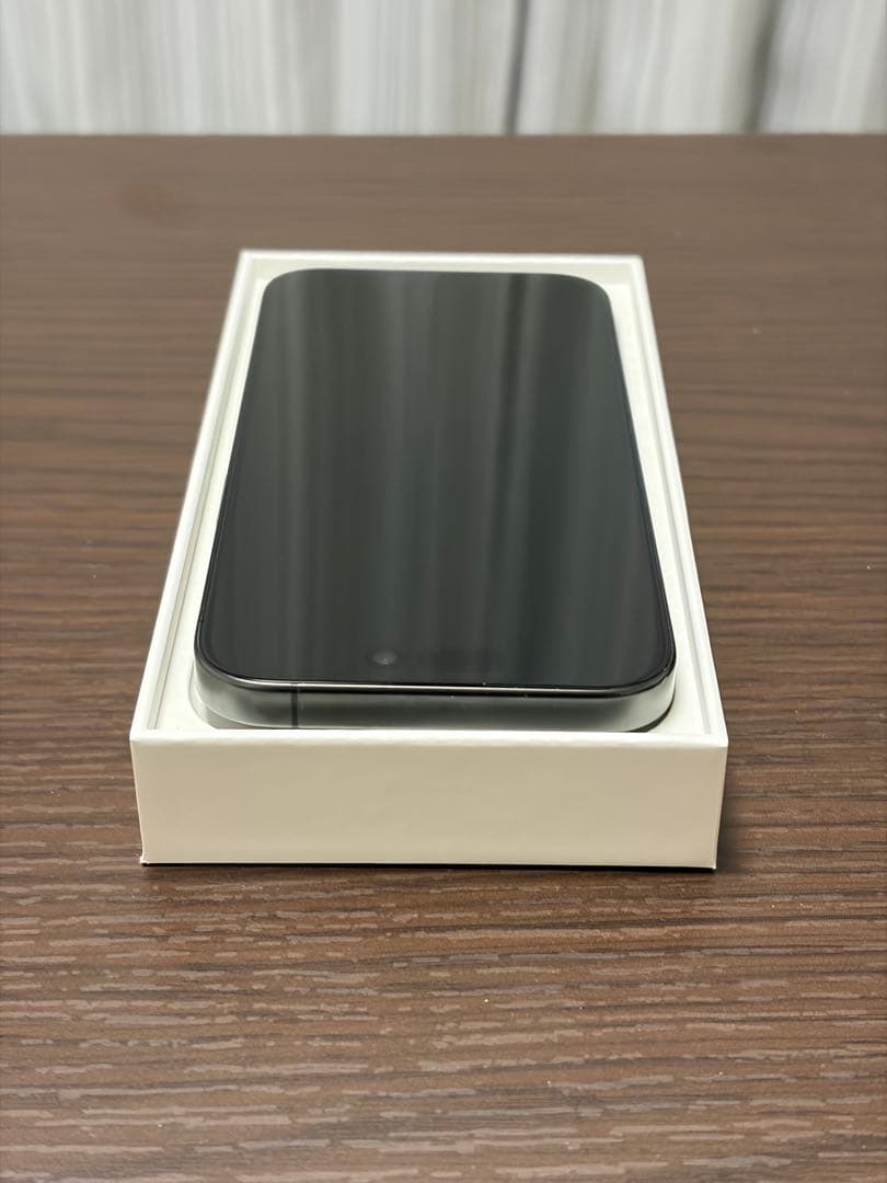 Apple iPhone 15 Pro ブラックチタニウム256GB 本体