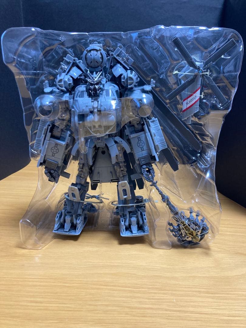 トランスフォーマー　スタジオシリーズ　ブラックアウト SS-08