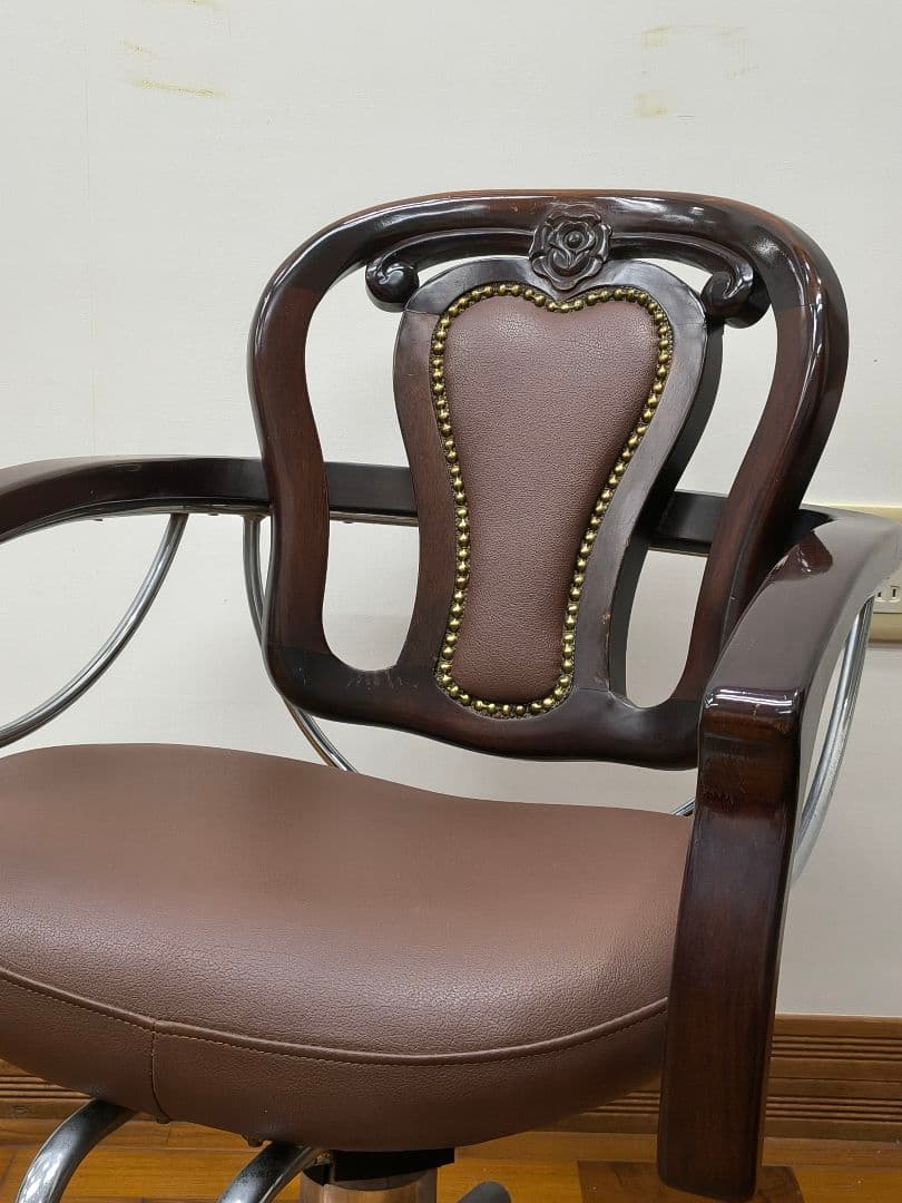 【引き取り限定】　理美容椅子　西洋家具　上下可動回転停止できます。