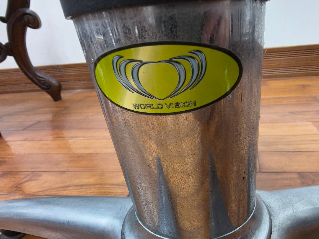 【引き取り限定】　理美容椅子　西洋家具　上下可動回転停止できます。