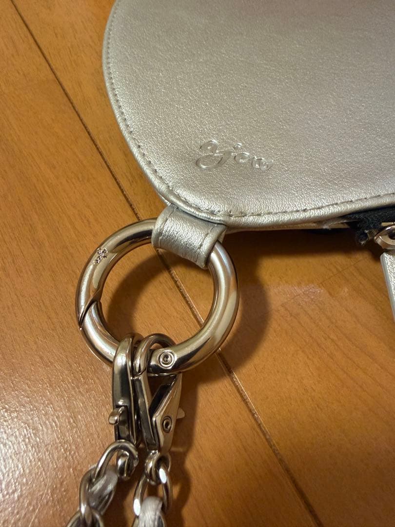 ajew ハート型 シルバー iPhone16用ケース