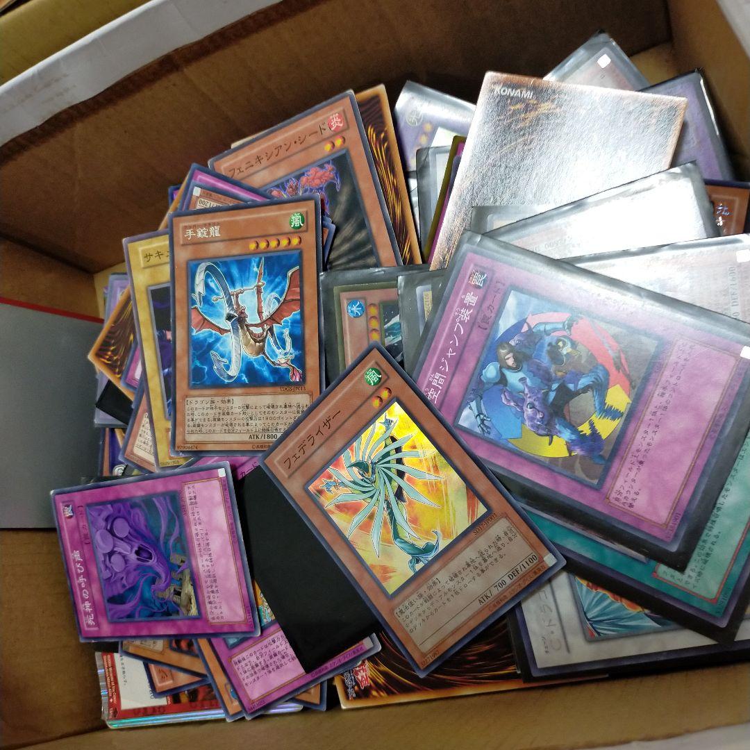 遊戯王カード箱売り何百枚　デュエルモンスターズデッキ付き！