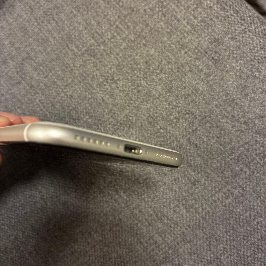 Apple iPhone SE (第3世代) ホワイト 本体