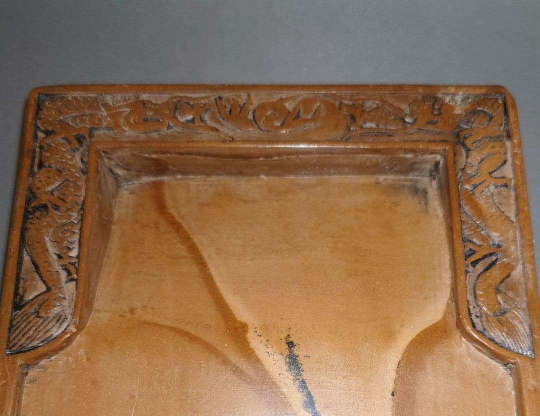 『紅絲石龍紋門字硯』 紅絲硯　双龍紋　高士図　賢人図　黒山石　箱無し