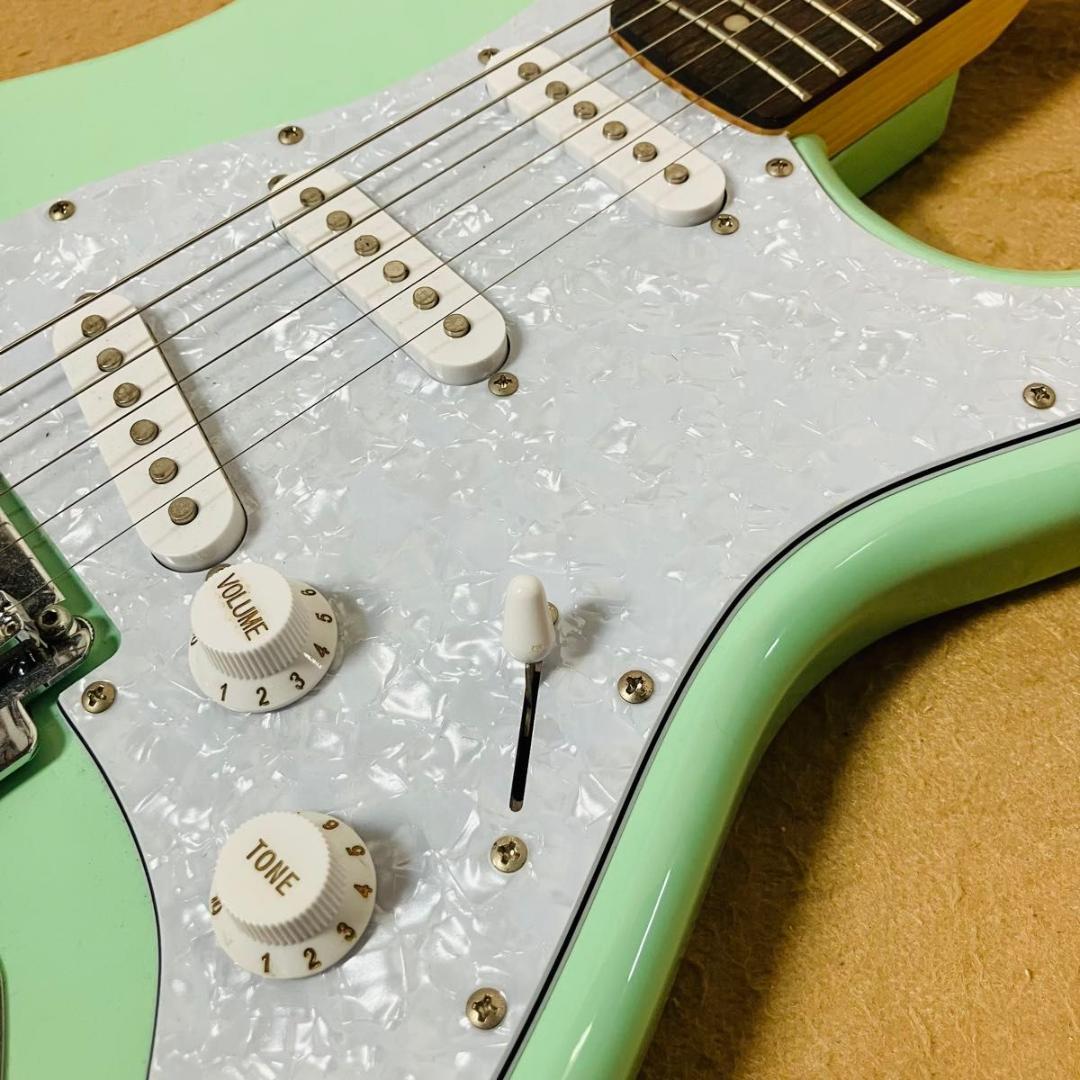 美品 Squier Fender エレキギター ストラトキャスター グリーン