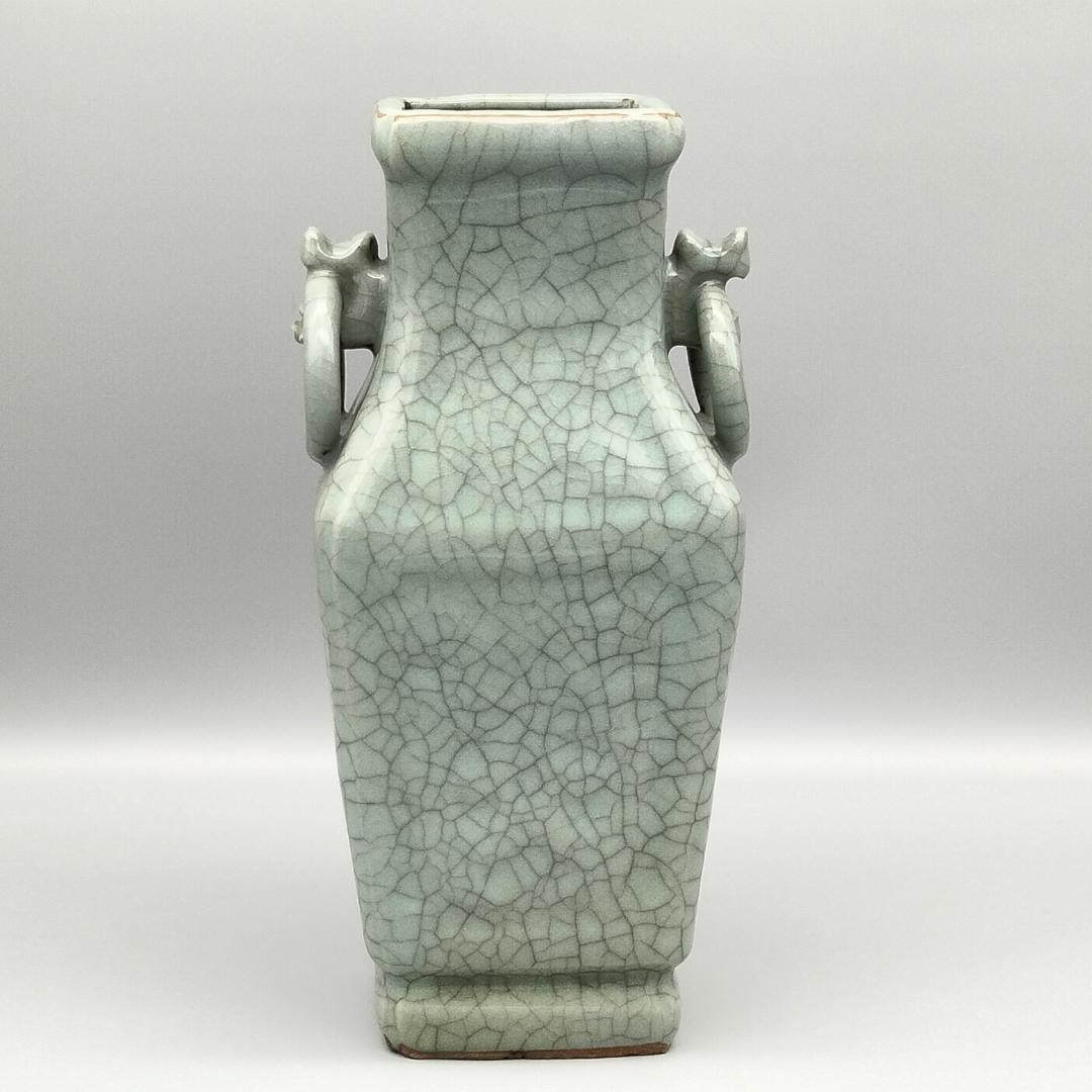 中国古玩 貫入青磁 陽刻花文 二耳 花瓶