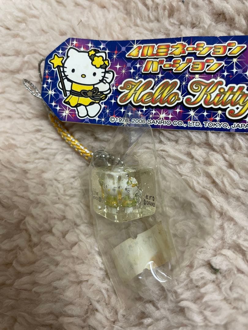 ハローキティ 根付け　イルミネーションバージョンクリアキューブ型