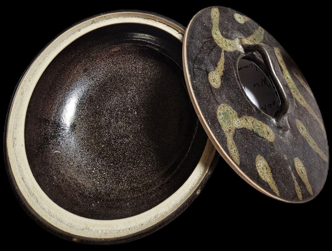 油滴天目の地に蕎麦釉薬の流れが美しい 容器