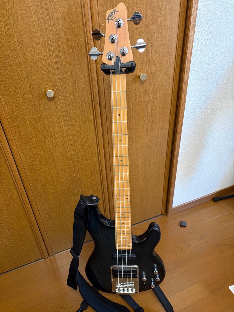 ベース Ibanez ATK-400