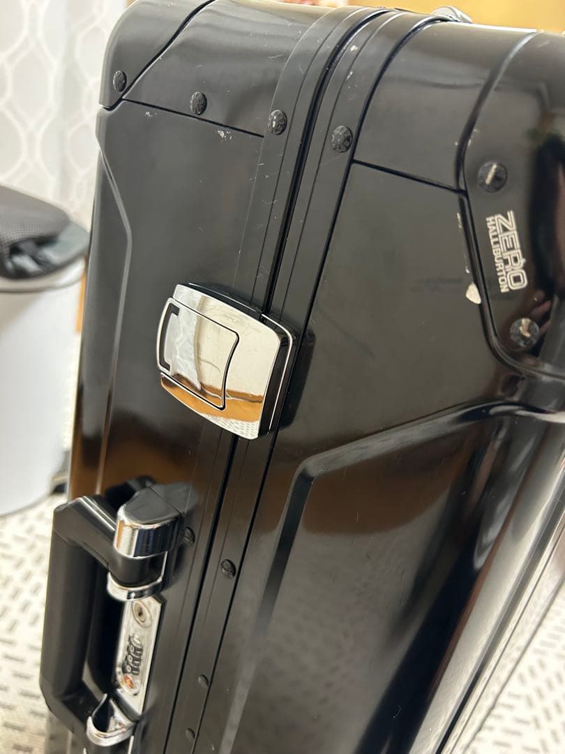 ゼロハリバートン アルミ 4輪 TSAロック ブラック