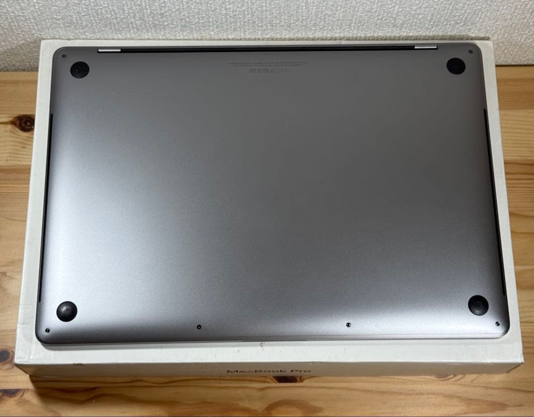 MacBook本体 MacBook Pro 15 2016 Touch Bar i7/16/250