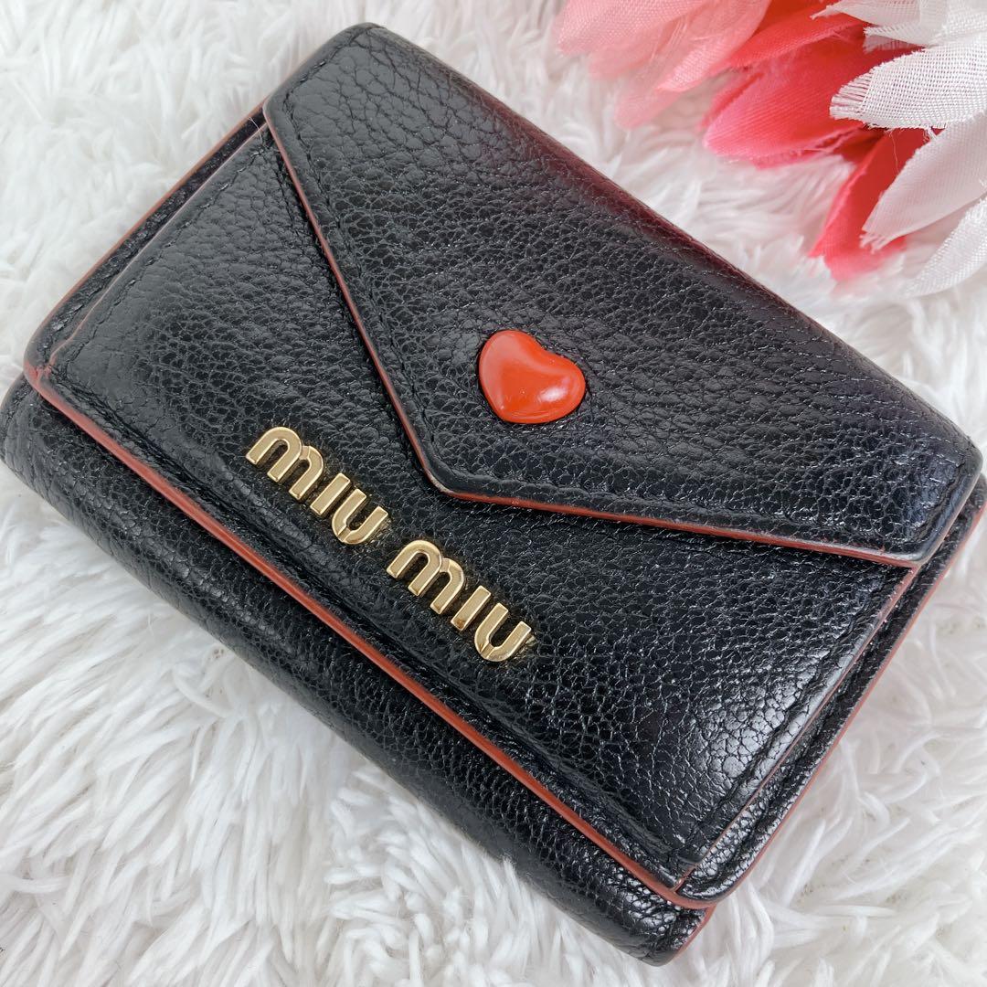 極美✨ ミュウミュウ マドラス　ラブレター ハート　折り財布 黒 FRID搭載